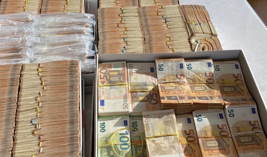 Napoli, testamenti falsi per sottrarre eredità ai fratelli: maxi sequestro da oltre 7 milioni di euro