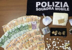 Acerra, coppia di pusher arrestata con oltre 180 grammi di droga e 13mila euro in contanti