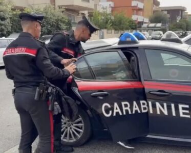 Afragola, 19enne accoltellato in piazza: minorenne arrestato e trasferito in comunità