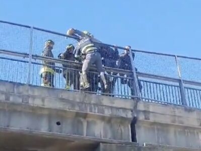 Afragola, tragedia evitata a Natale: guardia giurata salva un uomo sul cavalcavia dell’Asse Mediano