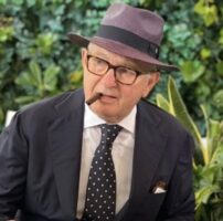 Napoli perde un simbolo di Mergellina: addio ad Antonio De Martino, storico patron dello Chalet Ciro