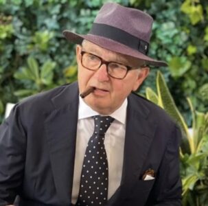 Napoli perde un simbolo di Mergellina: addio ad Antonio De Martino, storico patron dello Chalet Ciro