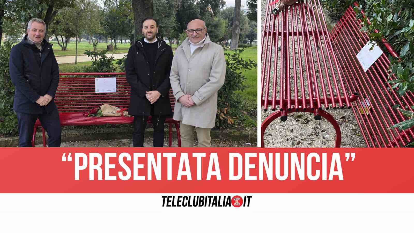 Aversa, vandalizzata la panchina rossa al Parco Pozzi. Il sindaco: “Gesto vergognoso”