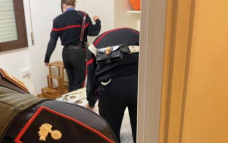 Blitz nel rione Toiano a Pozzuoli, malato oncologico arrestato per droga: in casa oltre un 1 chilo di hashish