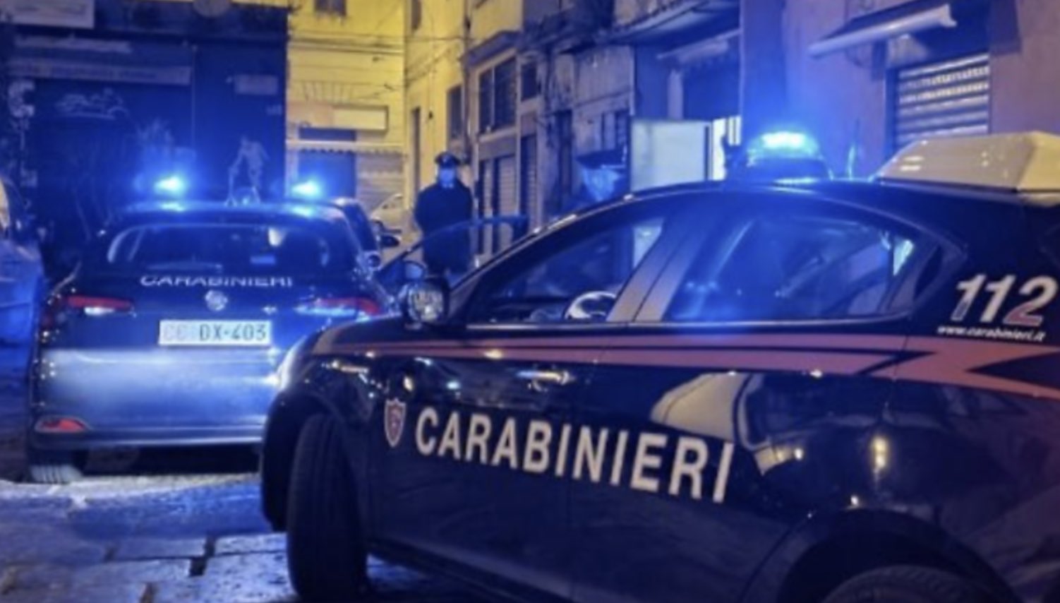 Bomba contro una pizzeria inaugurata ieri a San Pietro a Patierno: ipotesi racket