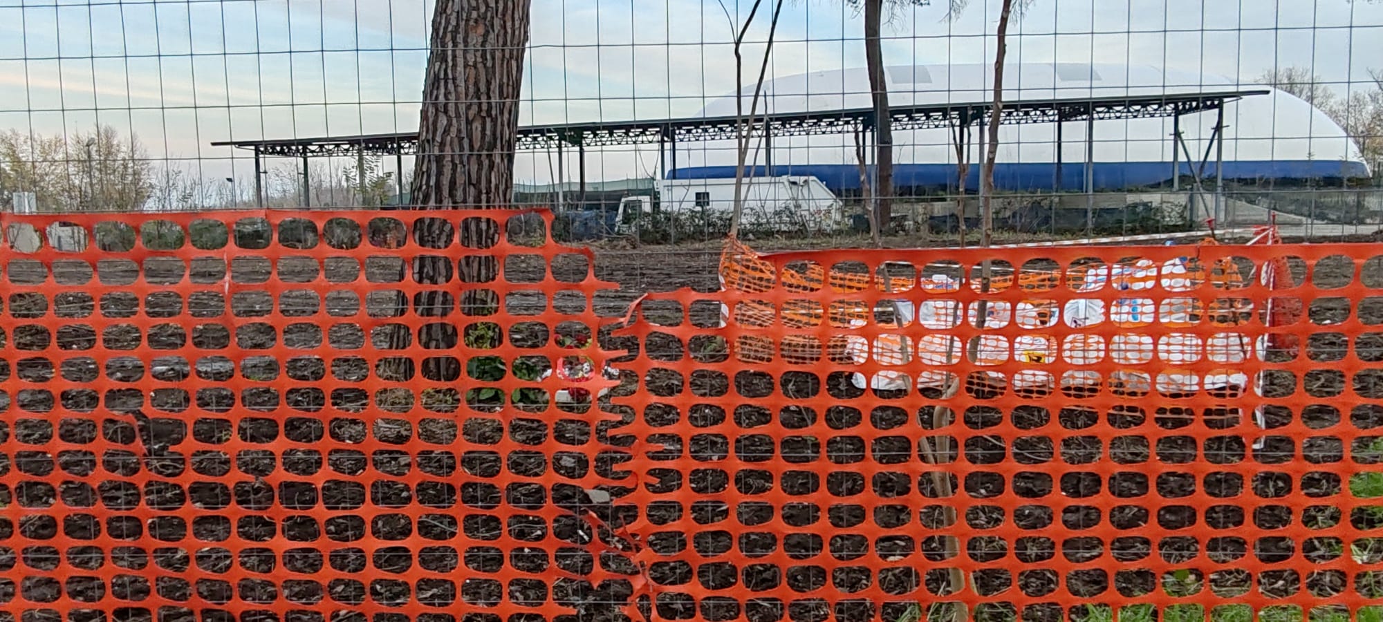 Aversa, area dei Cappuccini recintata dopo la maxi bonifica: rimosse 100mila tonnellate di rifiuti