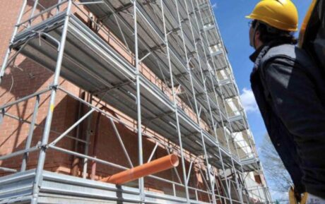 Mondragone, maxi frode sui bonus facciate: sequestrati 39 milioni di euro di crediti fiscali