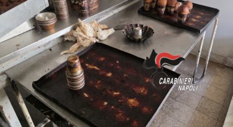 Caivano, pasticceria da incubo: 300 kg di dolci in cattivo stato e furto di energia da 100mila euro