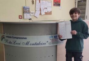 Giugliano, il tema di un giovane studente sul femminicidio commuove docenti e dirigente: “Le parole sono frecce avvelenate”