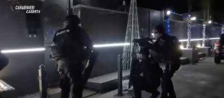 Case trasformate in piazze di spaccio gestita da una famiglia rom: blitz dei Carabinieri, 9 arresti tra Mondragone e Castel Volturno