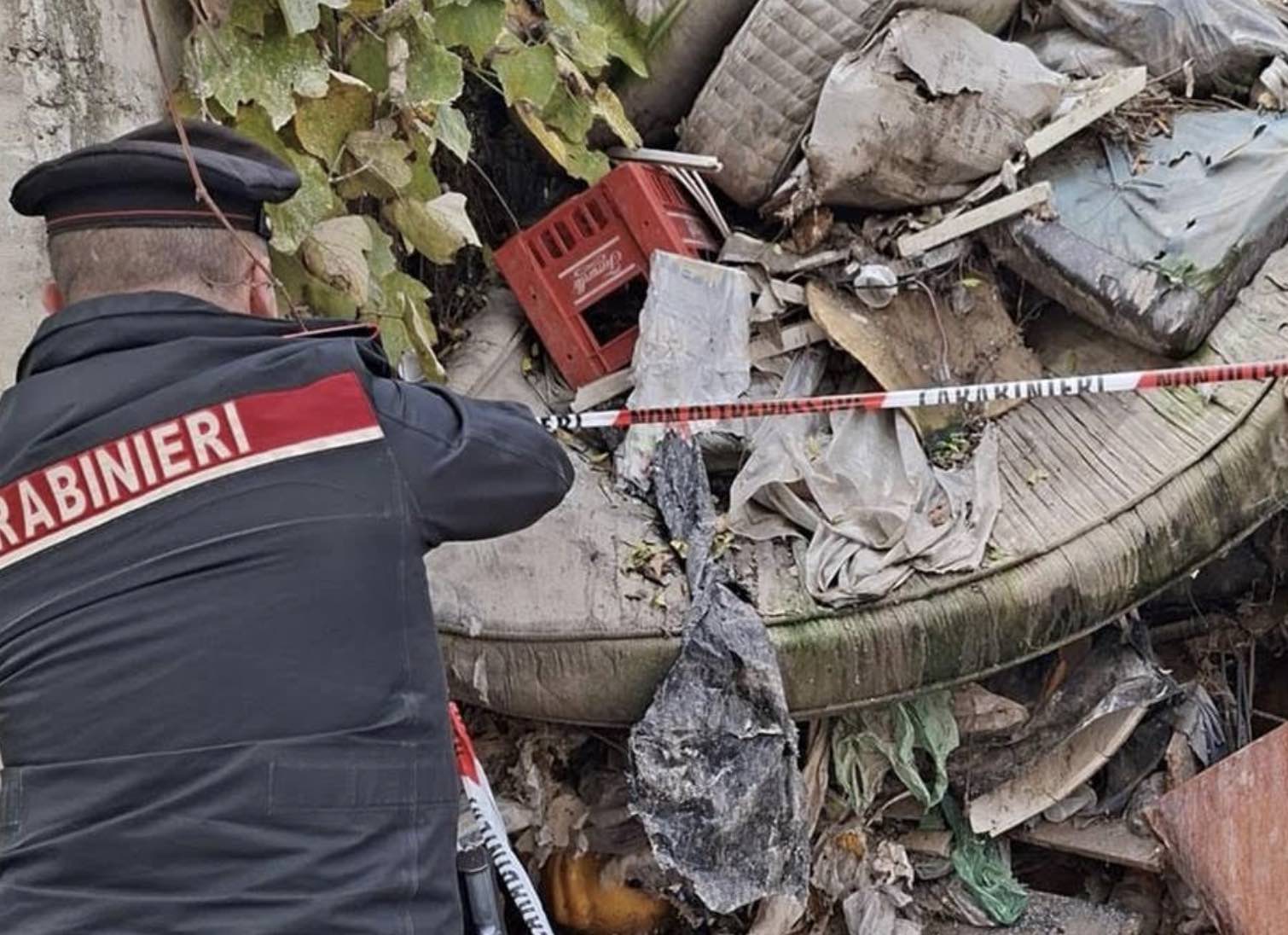 Discariche fantasma, roghi e attività senza permessi: blitz dei Carabinieri nella Terra dei Fuochi
