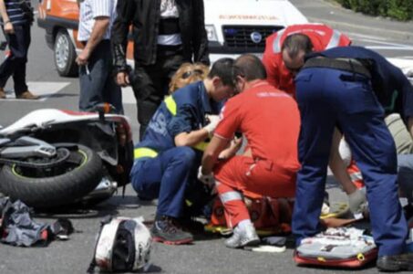 Poggioreale, grave incidente tra auto e moto: centauro in fin di vita all’Ospedale del Mare