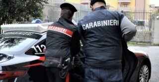 Pozzuoli, inseguito e arrestato: 39enne bloccato dai Carabinieri con droga e materiale per lo spaccio