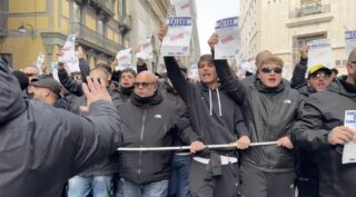 Napoli. Trasferte vietate, protesta degli ultrà in piazza: “Non è sicurezza ma discriminazione”