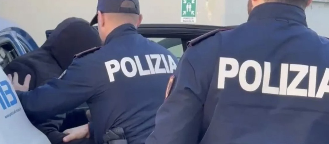 San Giorgio a Cremano, ispettore fuori servizio sventa il furto della moto e fa arrestare 23enne