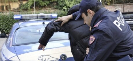 Secondigliano, arrestato 47enne: sorpreso mentre cedeva droga in strada