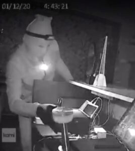 Aversa. Tentato furto al “Primo Sushi”: ladri in fuga a mani vuote