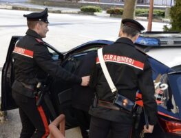 Acerra, “Pagano tutti a me”: estorsione all'imprenditore in videochiamata , preso "Tonin ’o Cinese". 4 arresti