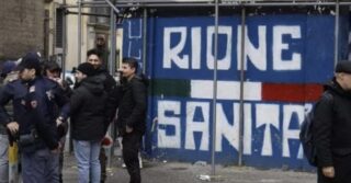 Terrore al Rione Sanità: raffica di spari in strada, due giovani feriti. 19enne in fin di vita
