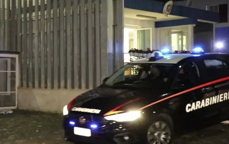 Ercolano. Pistola contro l’auto, rapinatori incappucciati assaltano coppia vicino al Vesuvio