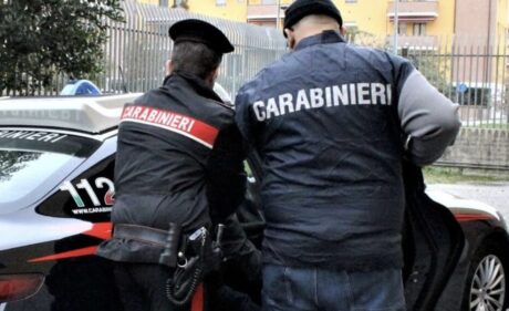 Giugliano, arrestato 42enne: confezionava droga in un deposito, trovati coca, hashish e marijuana