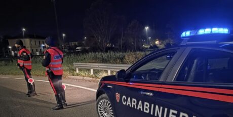 Caserta, Carabinieri fermano Fiat Punto sospetta: in auto kit per rubare auto e appartamenti: 4 denunciati