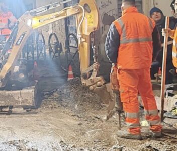 Crolla nella notte uno dei palazzi sgomberati a Casoria: nessun ferito. Evacuate 20 famiglie