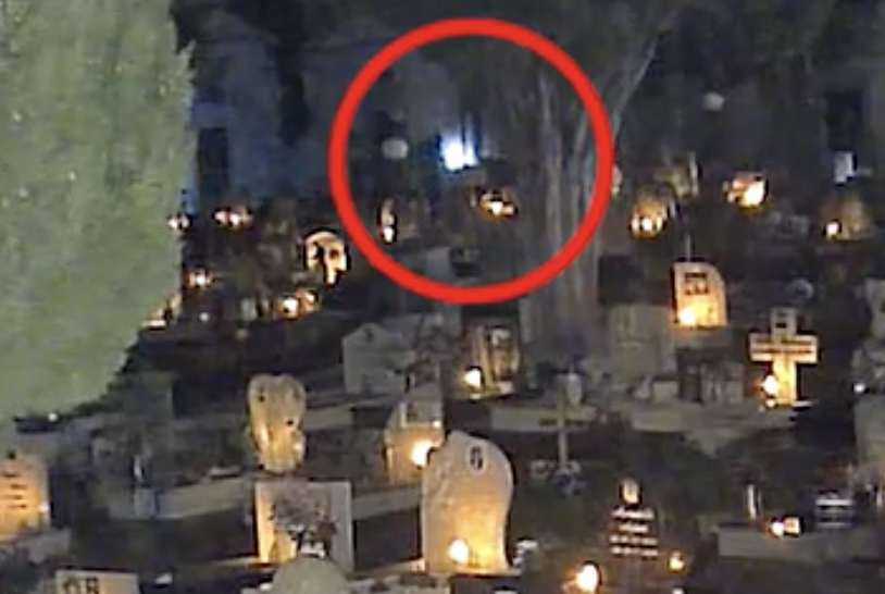 Saccheggiava le tombe a Capaccio Paestum: arrestato, recuperati decine di oggetti rubati