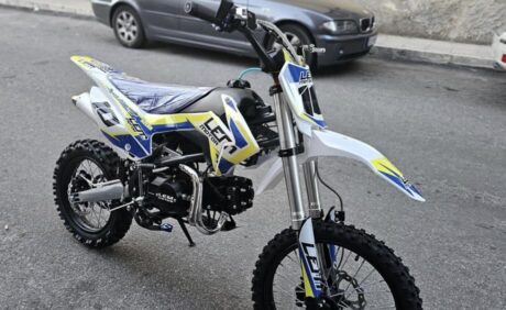 Incidente al centro commerciale "La Birreria": 11enne precipita da 4 metri con moto da cross