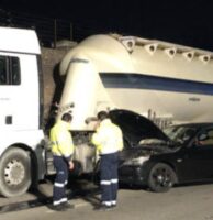 Incidente mortale a Napoli: 55enne muore nello schianto contro una cisterna