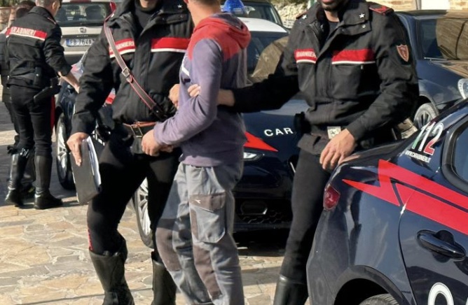 Ladri d'auto in trasferta nel casertano, arrestati giovani di Villaricca e Giugliano: uno torna libero