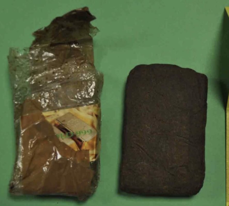 Napoli, in giro con 100 grammi di hashish: arrestato 23enne dopo la fuga