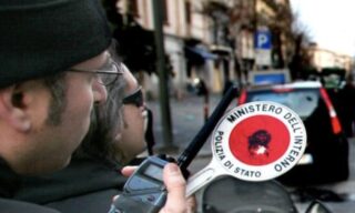 Napoli, rapina in corso Umberto: arrestati due giovani. Hanno 15 e 18 anni