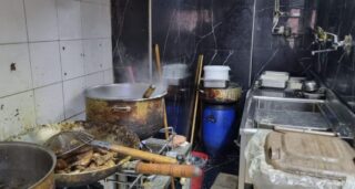Cucina degli orrori in un ristorante del centro di Napoli, cibo sequestrato e locale chiuso