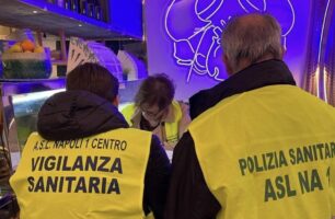 Napoli, blitz in zona "baretti" a Chiaia: sanzioni a locali e sequestri alimentari