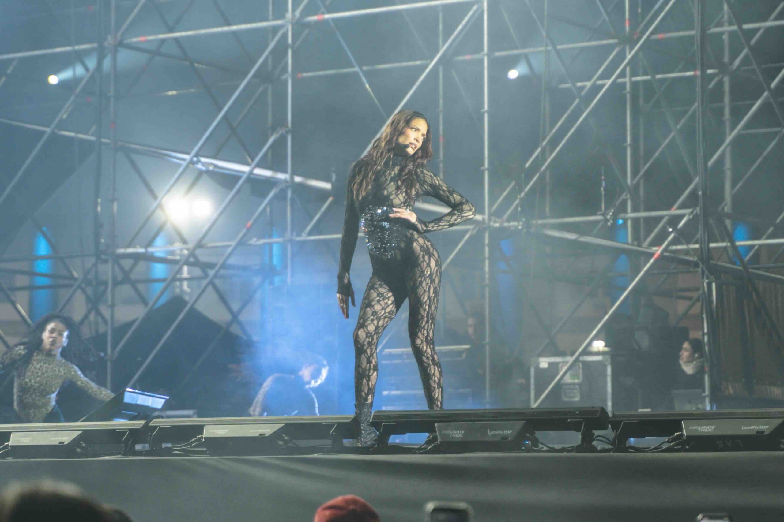 Capodanno a Napoli, piazza del Plebiscito gremita per il concertone