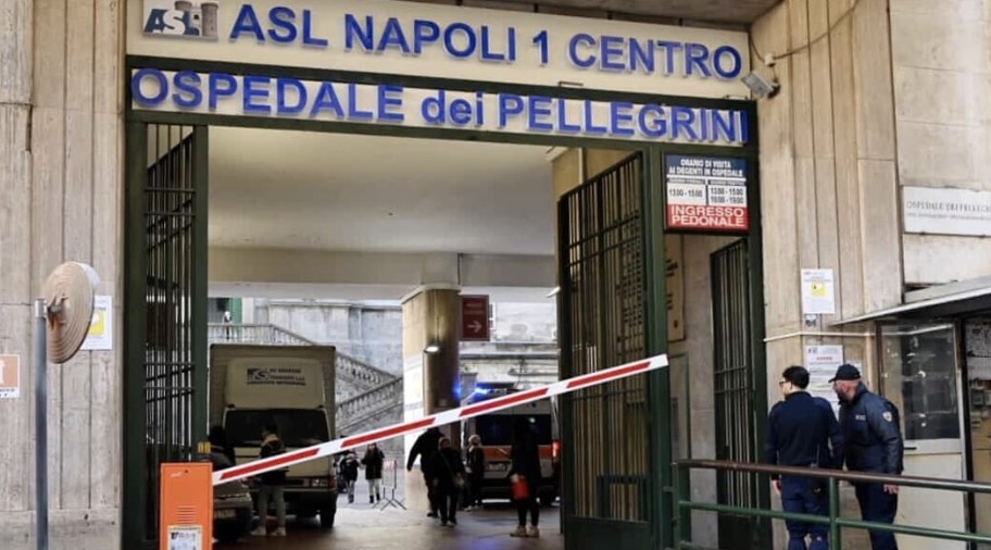 Napoli, 29enne ferito alla testa da un colpo di pistola: operato d’urgenza al Vecchio Pellegrini