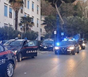 Pomigliano d’Arco, rapina nella notte: aggredito guardiano di ex scuola calcio, rubate bandiere del Napoli