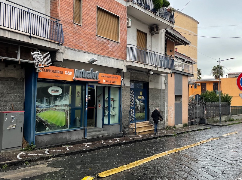 rapina agenzia scommesse giugliano