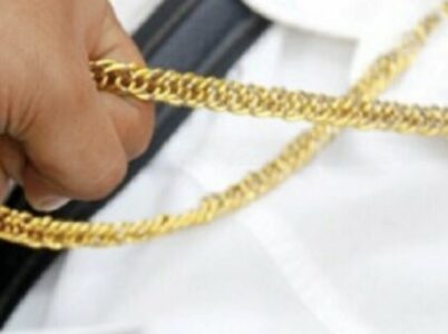 Rapinò catenina d'oro da 5000 euro in discoteca, arrestato 27enne. Incastrato da tatuaggio