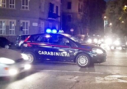 Torre del Greco, difende la fidanzata durante una rapina: 27enne accoltellato al petto