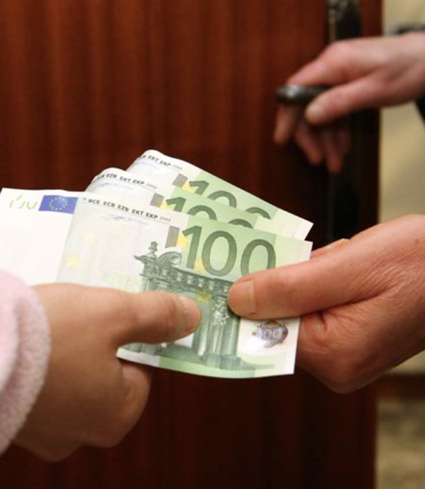 Da Napoli a Torino per truffare coppia di anziani: sottratti 70mila euro: in manette 37enne