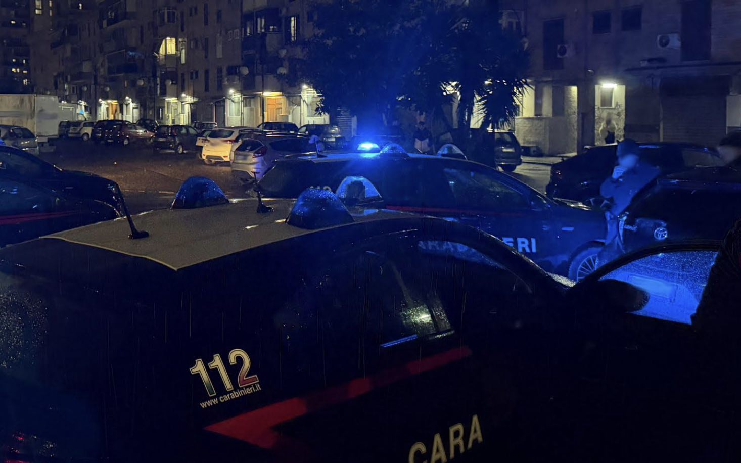 Folle inseguimento da Villaricca a Scampia: 26enne arrestato, nello zaino “kit” per rubare auto