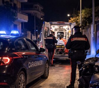 Afragola, 17enne accoltellato nella notte: ferito dopo inseguimento in scooter