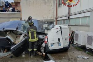 Agropoli, malore mentre è alla guida: auto precipita nel vuoto. Morto conducente
