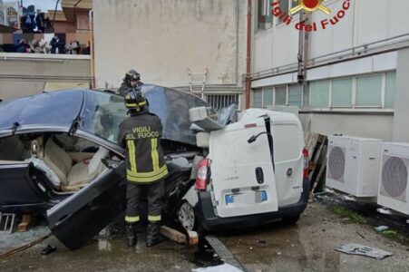 Agropoli, malore mentre è alla guida: auto precipita nel vuoto. Morto conducente