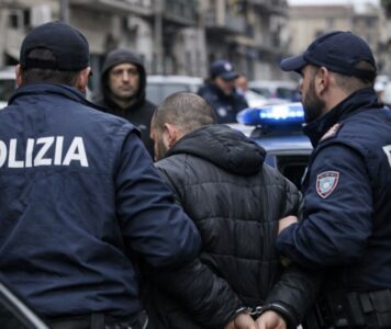 Agguato fallito a Casoria, faida tra clan per il controllo della droga: un arresto