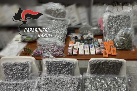 Brusciano, blitz dei Carabinieri nella 219: sequestrati ovuli, panetti e chili di droga