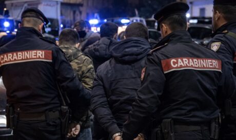 Camorra a Sant’Antimo, alleanza tra tre clan: smantellato il sistema estorsioni