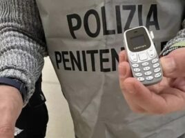 Droga e telefoni nel carcere di Santa Maria Capua Vetere, il Riesame salva 35 indagati